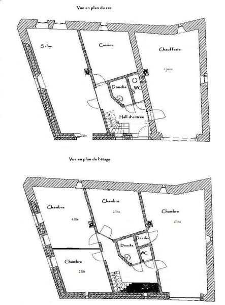 Grondplan van het huis: de begane grond en de eerste verdieping.