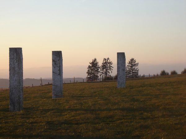 Het monument Europalia bij zonsondergang.